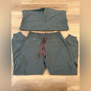 FIGS Women’s Scrub Set